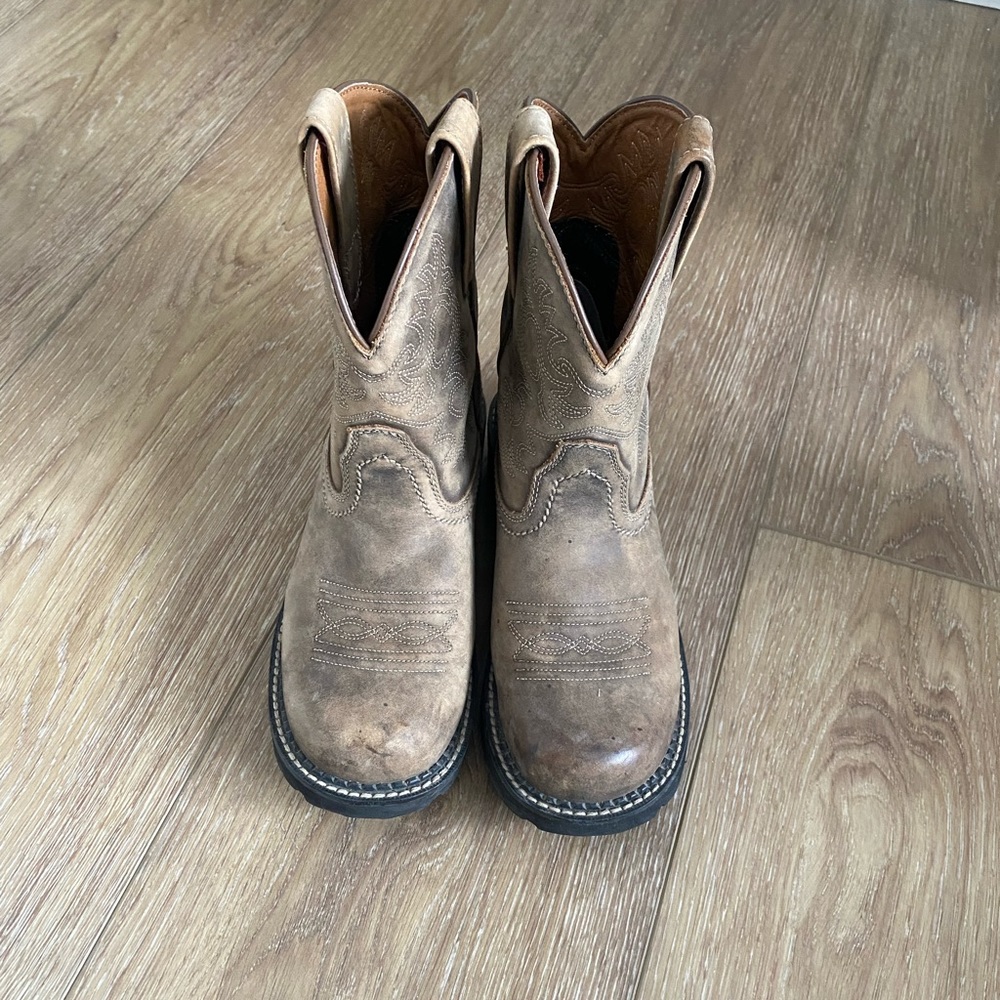 Ariat leather cowboy boots - size 8B